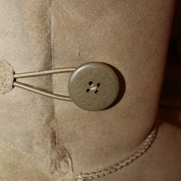 UGG BAILEY BUTTON SHORT WATER RESISTANT BOOTS - Picture 6 of 8